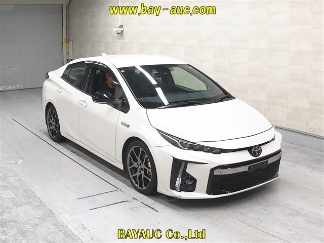 TOYOTA PRIUS — фото