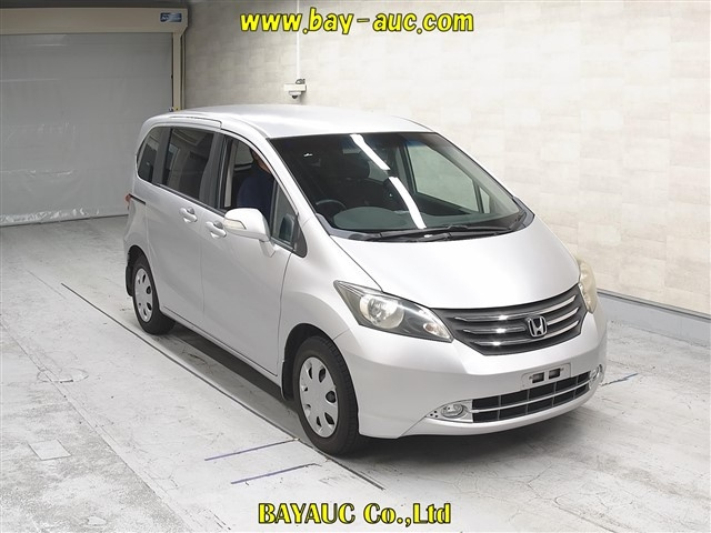 HONDA FREED — фото