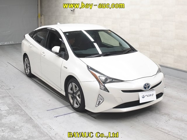 TOYOTA PRIUS — фото
