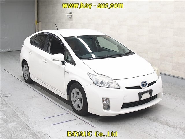 TOYOTA PRIUS — фото