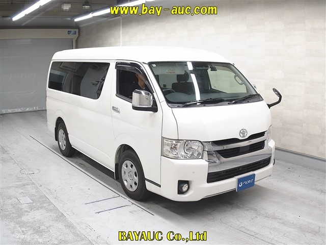 TOYOTA HIACE — фото