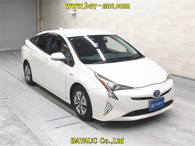 TOYOTA PRIUS — фото