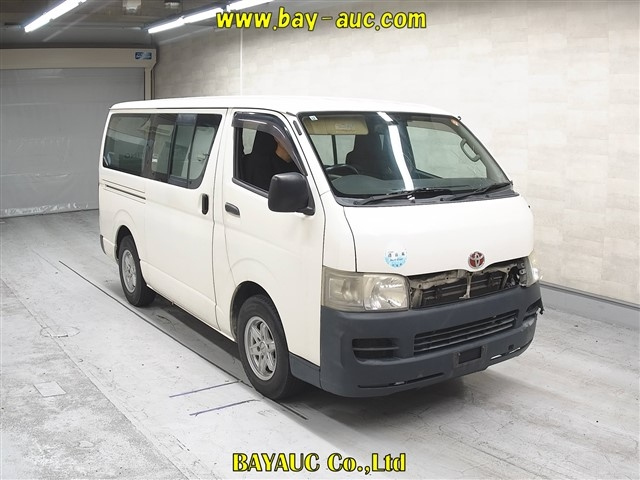 TOYOTA HIACE — фото