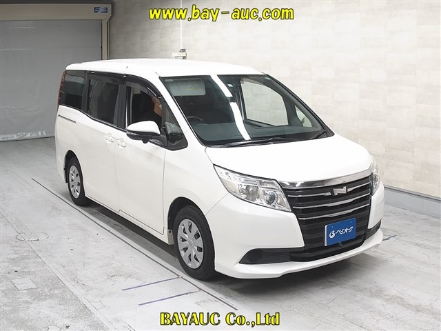 TOYOTA NOAH — фото