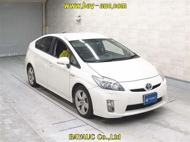 TOYOTA PRIUS — фото