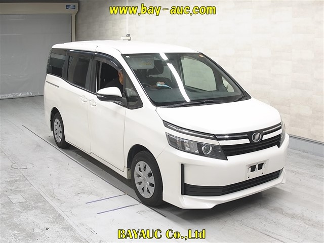 TOYOTA NOAH — фото
