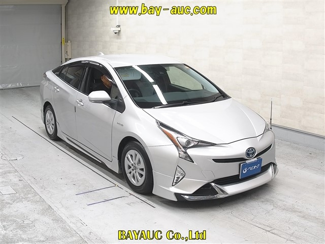 TOYOTA PRIUS — фото