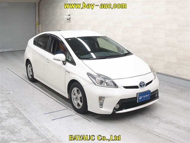 TOYOTA PRIUS — фото