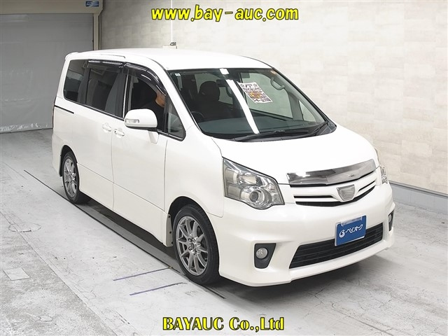 TOYOTA NOAH