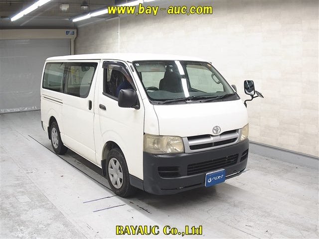 TOYOTA HIACE — фото