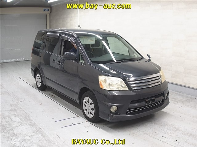 TOYOTA NOAH — фото