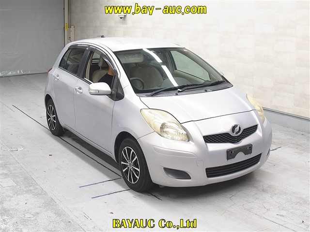 TOYOTA VITZ — фото