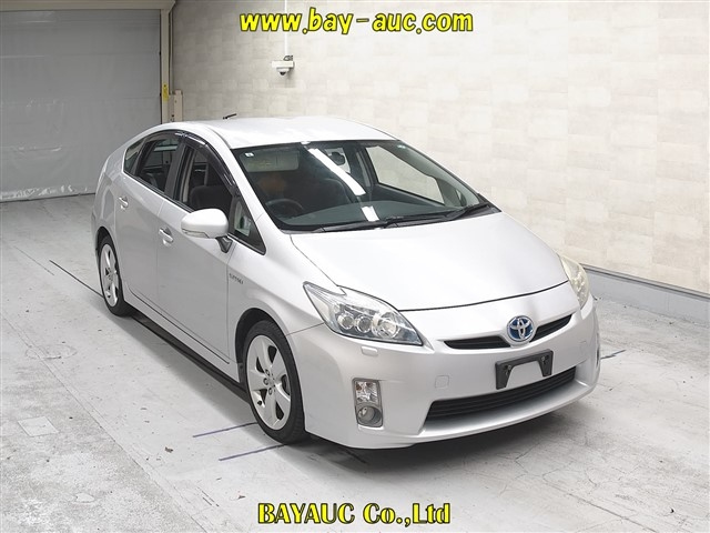 TOYOTA PRIUS — фото