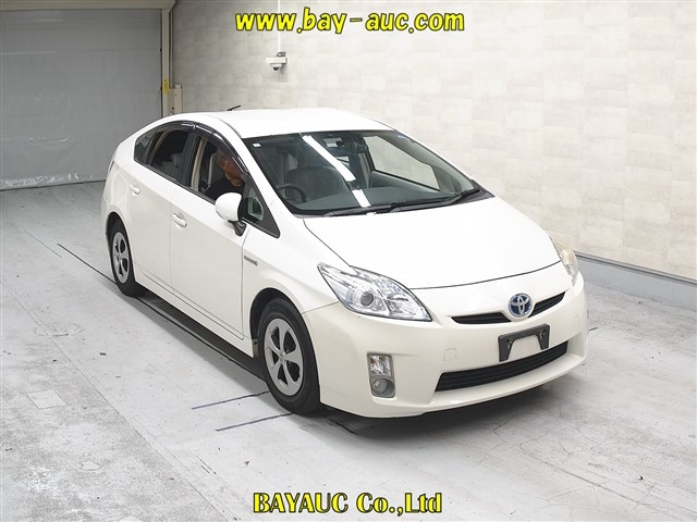 TOYOTA PRIUS — фото