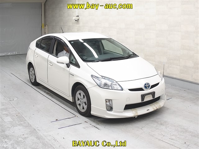 TOYOTA PRIUS — фото