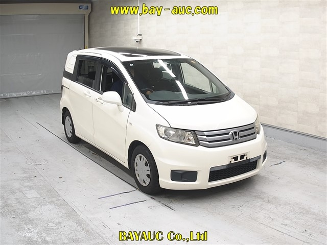 HONDA FREED — фото