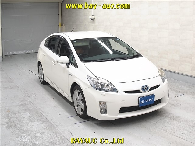 TOYOTA PRIUS — фото