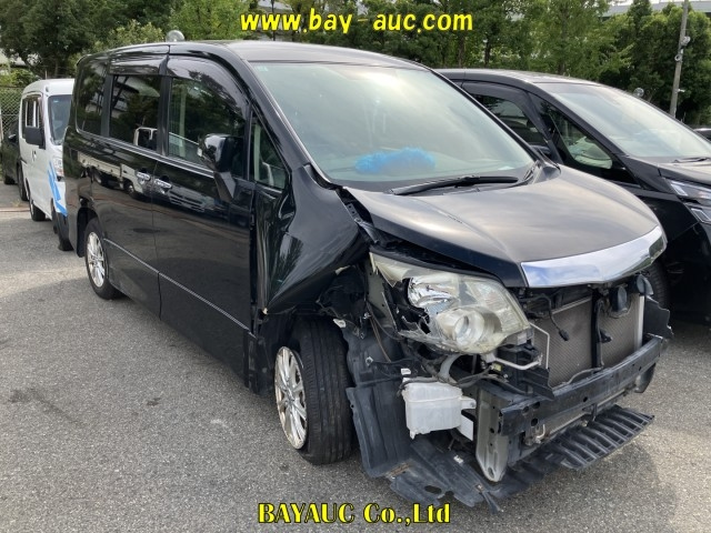 TOYOTA NOAH — фото