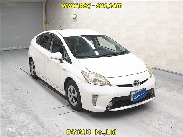TOYOTA PRIUS — фото