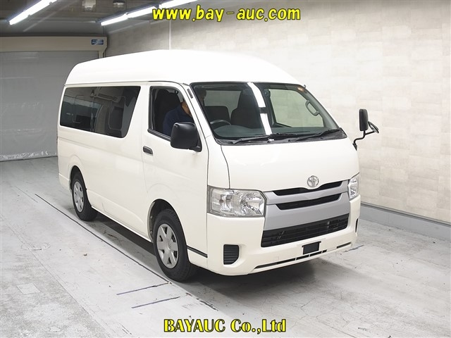 TOYOTA HIACE — фото