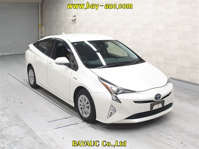 TOYOTA PRIUS — фото