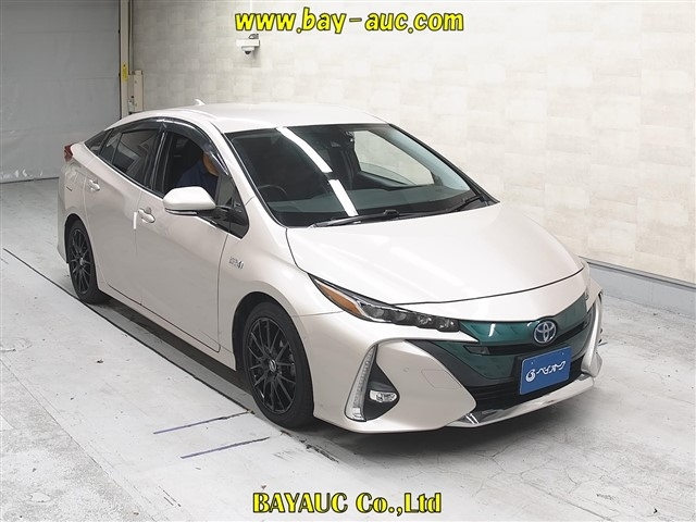 TOYOTA PRIUS — фото
