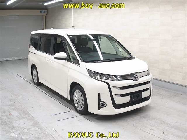 TOYOTA NOAH — фото