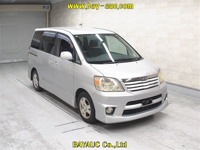 TOYOTA NOAH — фото