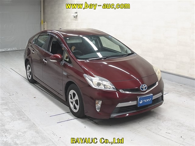 TOYOTA PRIUS — фото