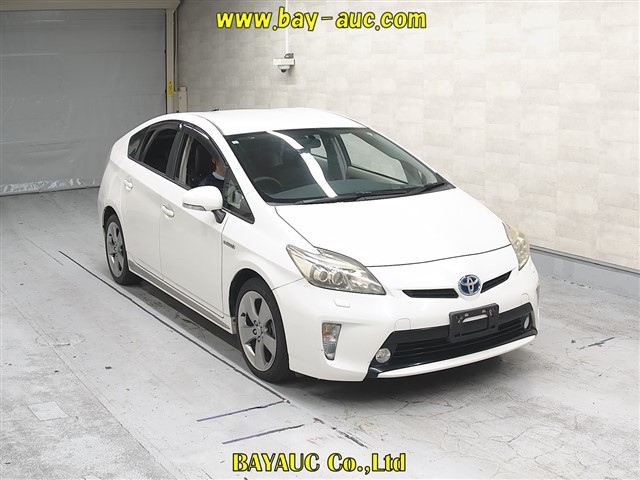 TOYOTA PRIUS — фото