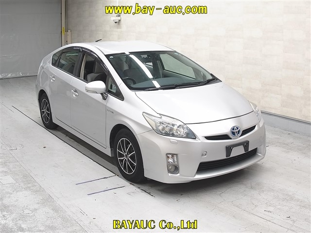 TOYOTA PRIUS — фото