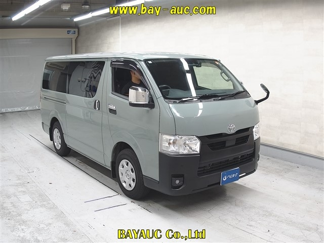 TOYOTA HIACE — фото