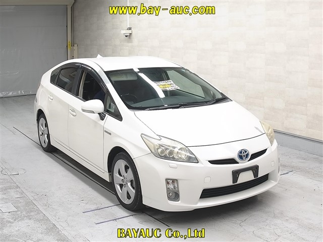 TOYOTA PRIUS — фото