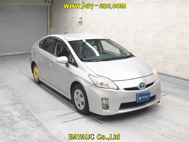 TOYOTA PRIUS — фото