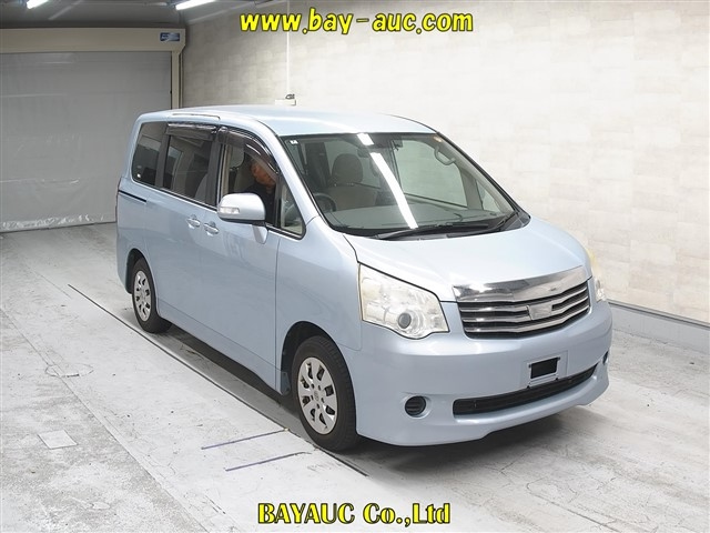 TOYOTA NOAH — фото