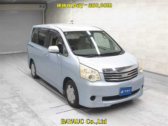TOYOTA NOAH — фото