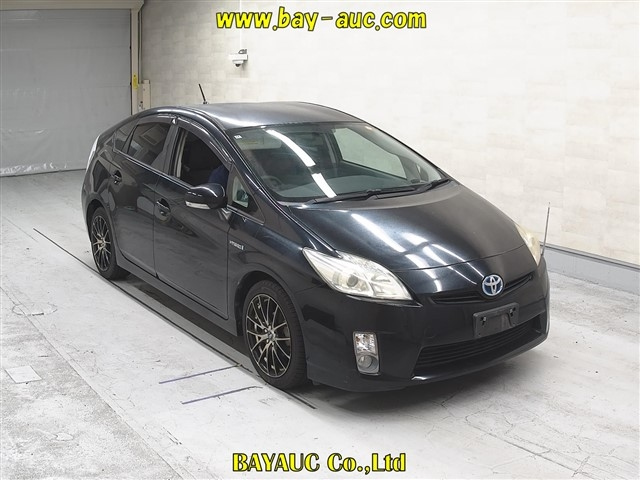 TOYOTA PRIUS — фото