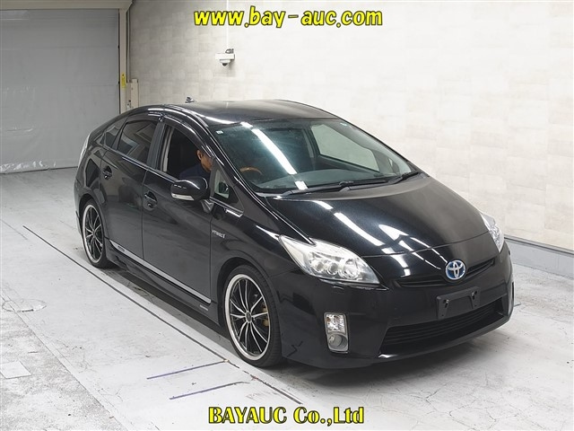 TOYOTA PRIUS — фото
