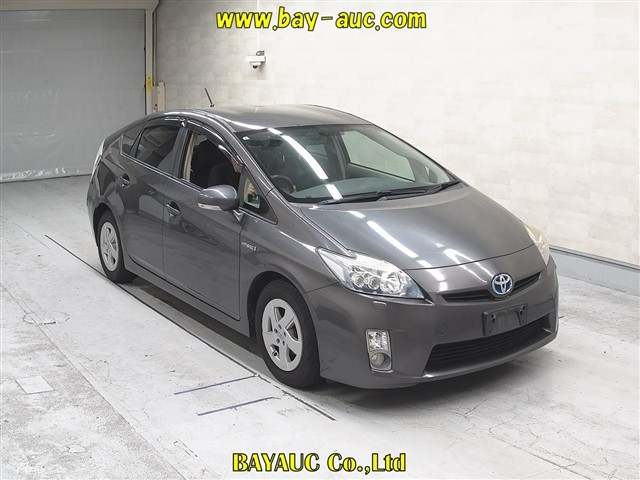 TOYOTA PRIUS — фото