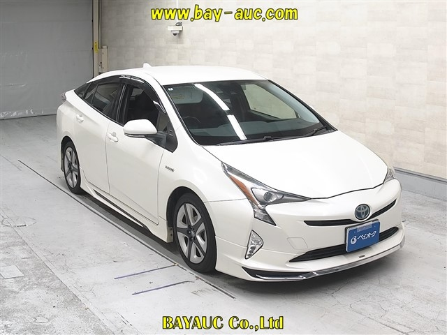 TOYOTA PRIUS — фото