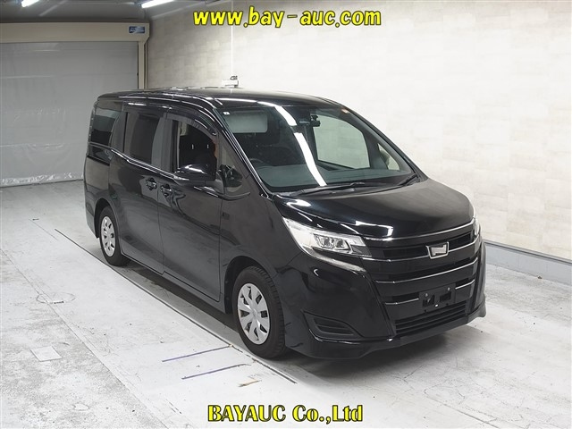 TOYOTA NOAH — фото
