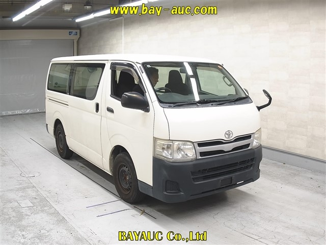 TOYOTA HIACE — фото
