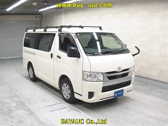 TOYOTA HIACE — фото