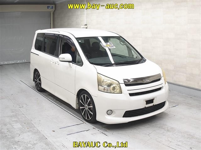 TOYOTA NOAH — фото