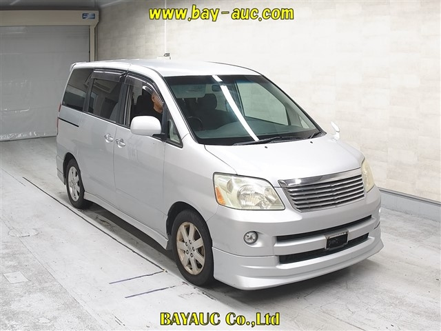 TOYOTA NOAH — фото