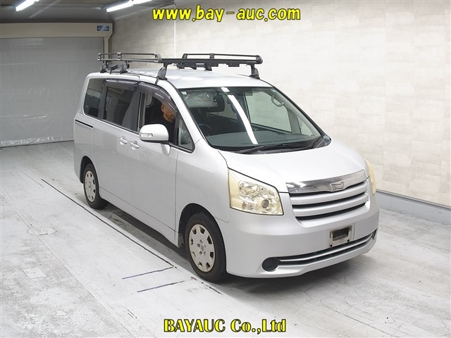 TOYOTA NOAH — фото