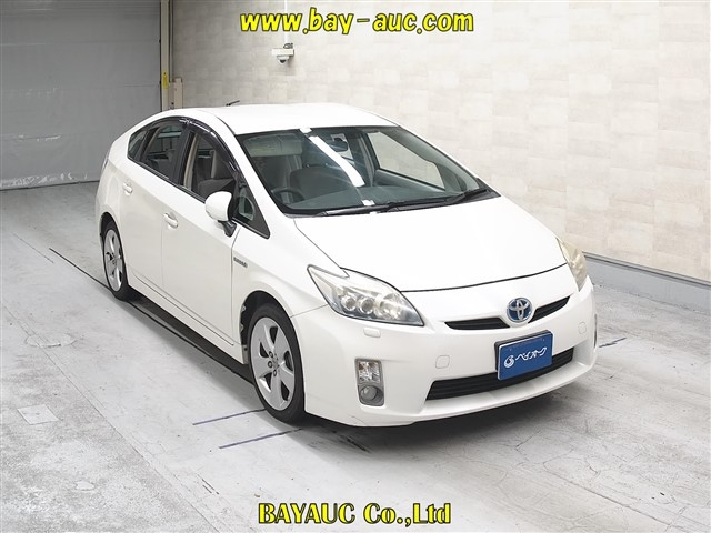 TOYOTA PRIUS — фото