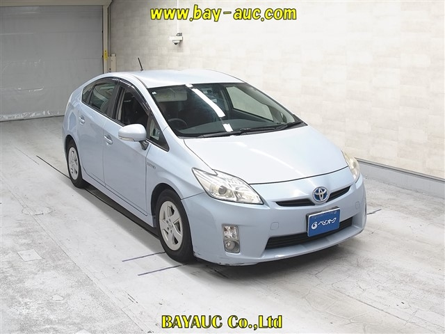 TOYOTA PRIUS — фото