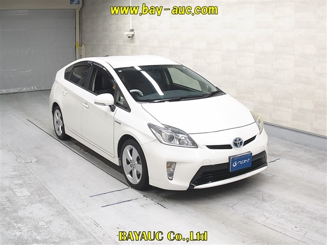 TOYOTA PRIUS — фото