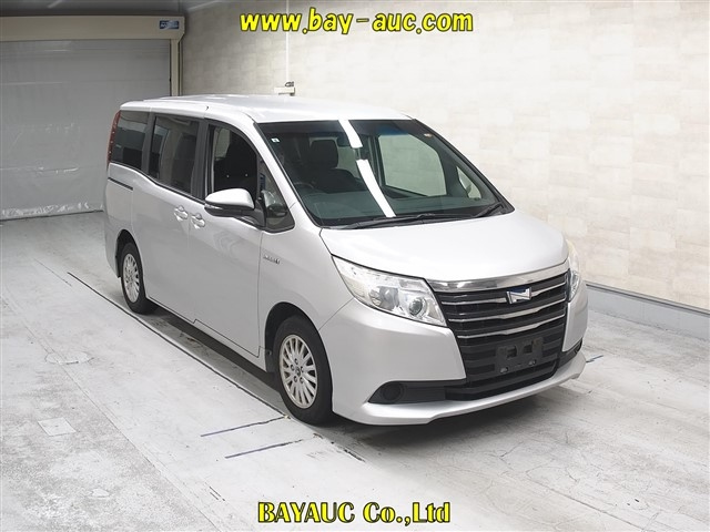TOYOTA NOAH — фото